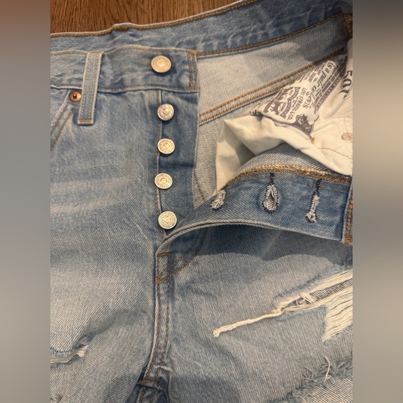 Levi's Light Blue Ripped 501 Denim Shorts (Size 27) - Picture 4 of 5
